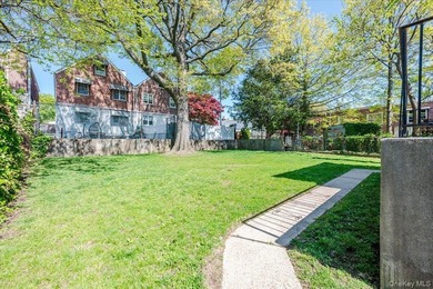 Welcome to 812 Swinton Ave, Bronx NY 10465! This tastefully - photo 39