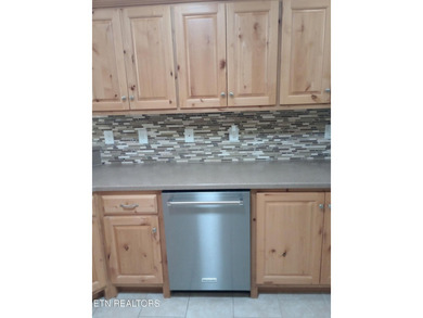 Beautiful all brick home on large lot in great neighborhood with - photo 10