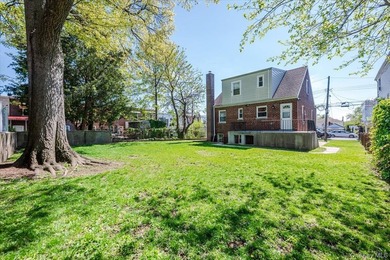 Welcome to 812 Swinton Ave, Bronx NY 10465! This tastefully - photo 40