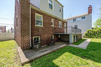 Welcome to 812 Swinton Ave, Bronx NY 10465! This tastefully - photo 42