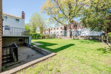 Welcome to 812 Swinton Ave, Bronx NY 10465! This tastefully - photo 43
