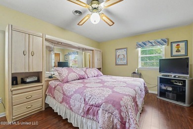 Move in ready, meticulously kept home located just minutes from - photo 12