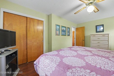 Move in ready, meticulously kept home located just minutes from - photo 13