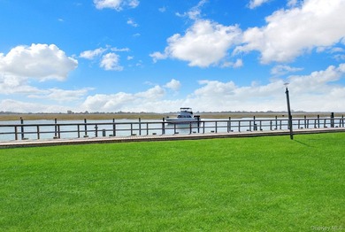 Welcome to waterfront paradise at the desirable Anchorage with - photo 13