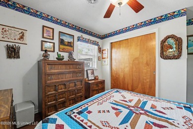 Move in ready, meticulously kept home located just minutes from - photo 16
