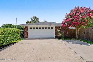 Move in ready, meticulously kept home located just minutes from - photo 21
