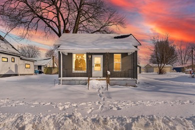 Bixler Lake Home For Sale in Kendallville Indiana