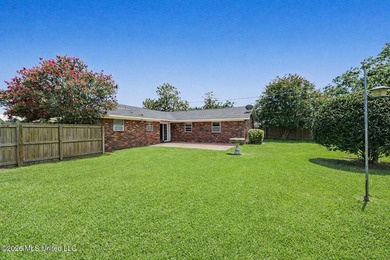 Move in ready, meticulously kept home located just minutes from - photo 26