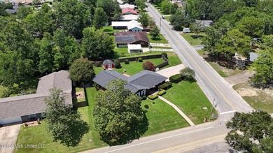 Move in ready, meticulously kept home located just minutes from - photo 28
