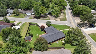 Move in ready, meticulously kept home located just minutes from - photo 29