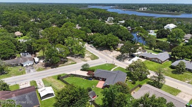 Move in ready, meticulously kept home located just minutes from - photo 30