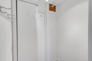 Welcome to waterfront paradise at the desirable Anchorage with - photo 31