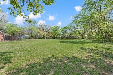Set beneath a canopy of mature trees, there is an ease to this - photo 34