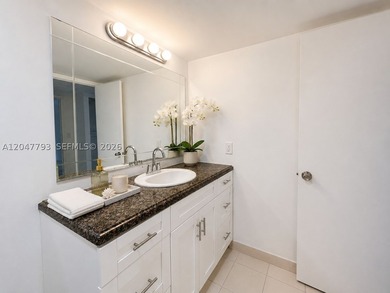Beautifully Updated 1 Bed / 1.5 Bath Apartment in Aventura - photo 6