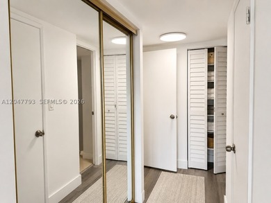 Beautifully Updated 1 Bed / 1.5 Bath Apartment in Aventura - photo 9