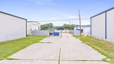 MARKET STREET LOCATION| ALMOST 2 ACRES | OFFICE | TWO RESTROOMS - photo 3