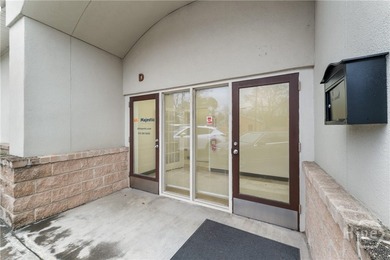 Flex space with multiple offices, break room, 2 restrooms and - photo 4