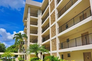 Beautifully well maintained condo by the owners. Great location - photo 4