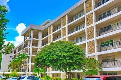 Beautifully well maintained condo by the owners. Great location - photo 5