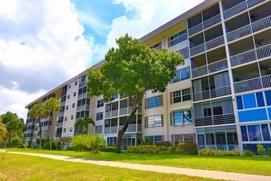 Beautifully well maintained condo by the owners. Great location - photo 6