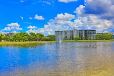 Beautifully well maintained condo by the owners. Great location - photo 9