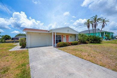 Your Waterfront Oasis Awaits in Port Charlotte! Embrace the - photo 3