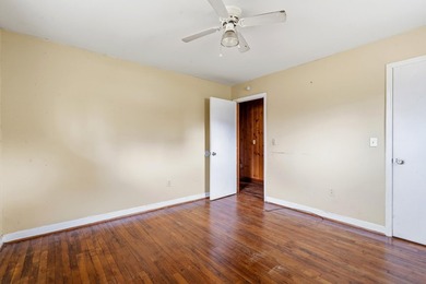 Looking for a manageable renovation project in a high-demand - photo 16