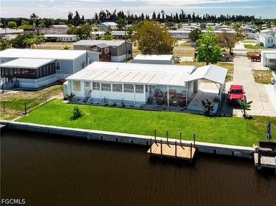 Waterfront opportunity in Flamingo Bay! This newly renovated - photo 1