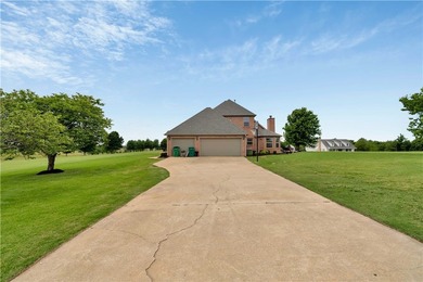 Beautiful custom-built home on 2.5 acres in the desirable - photo 6