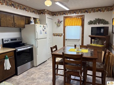 Escape to the lake with this charming 2 bedroom, 2 bathroom - photo 8