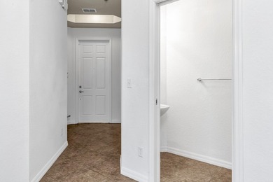 This beautifully maintained 3-bedroom, 2-bathroom end-unit - photo 11