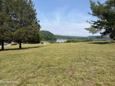 Wonderful lake views welcome you to this charming home situated - photo 4