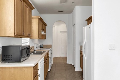 This beautifully maintained 3-bedroom, 2-bathroom end-unit - photo 18