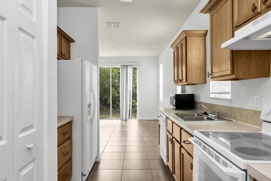 This beautifully maintained 3-bedroom, 2-bathroom end-unit - photo 21