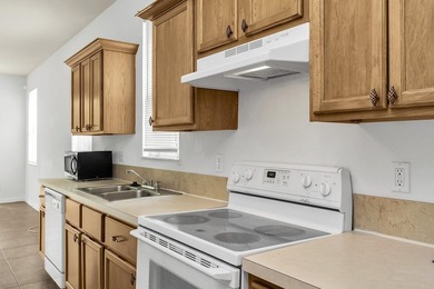 This beautifully maintained 3-bedroom, 2-bathroom end-unit - photo 22