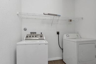 This beautifully maintained 3-bedroom, 2-bathroom end-unit - photo 28