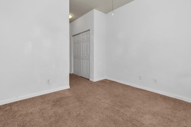 This beautifully maintained 3-bedroom, 2-bathroom end-unit - photo 44