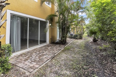 This beautifully maintained 3-bedroom, 2-bathroom end-unit - photo 47