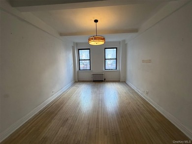 Experience the timeless elegance of Manhattan's pre-war - photo 4
