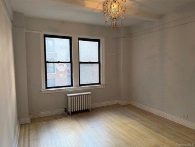 Experience the timeless elegance of Manhattan's pre-war - photo 6