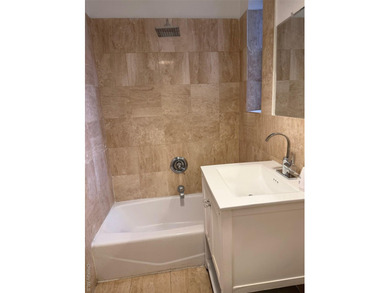 Experience the timeless elegance of Manhattan's pre-war - photo 10