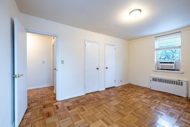 Spacious 2 bedroom conveniently located in Spuyten Duyvil with - photo 11