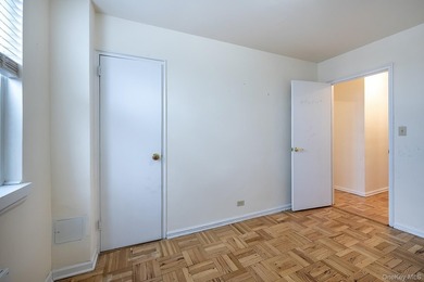 Spacious 2 bedroom conveniently located in Spuyten Duyvil with - photo 12
