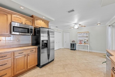 Meticulously maintained and move-in ready, this 3 bedroom + den - photo 16