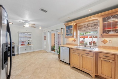 Meticulously maintained and move-in ready, this 3 bedroom + den - photo 17