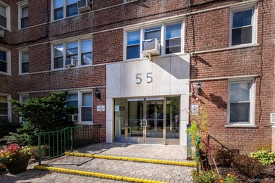Spacious 2 bedroom conveniently located in Spuyten Duyvil with - photo 20