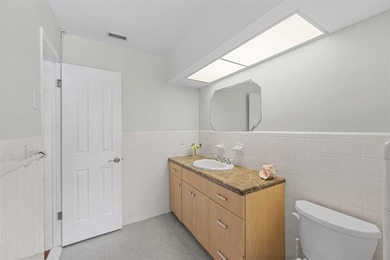Meticulously maintained and move-in ready, this 3 bedroom + den - photo 37