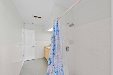 Meticulously maintained and move-in ready, this 3 bedroom + den - photo 38