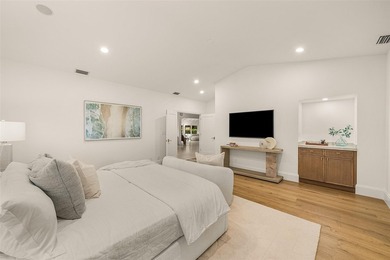 Nestled on a quiet cul-de-sac within the prestigious Seagate - photo 23