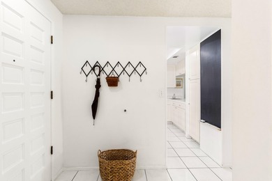 Welcome to this turnkey, furnished, and perfectly positioned - photo 10